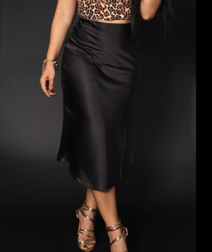 
            
                Load image into Gallery viewer, SILKY BLACK SKIRT
            
        