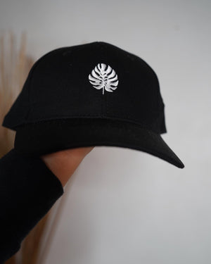 
            
                Load image into Gallery viewer, INARU MONSTERA HAT - BLACK/WHITE
            
        