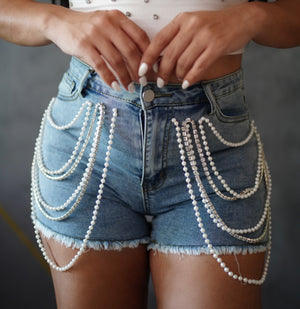 
            
                Load image into Gallery viewer, PEARL/STONE HIGHWAIST JEAN SHORT
            
        