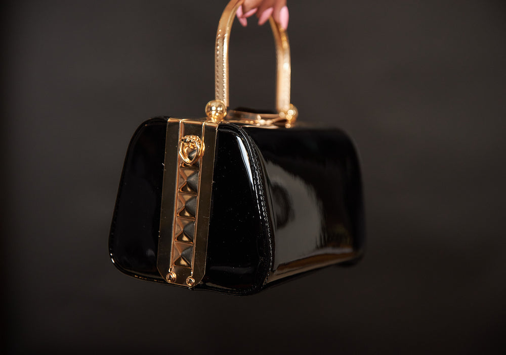 
            
                Load image into Gallery viewer, THE BLACK PURSE
            
        
